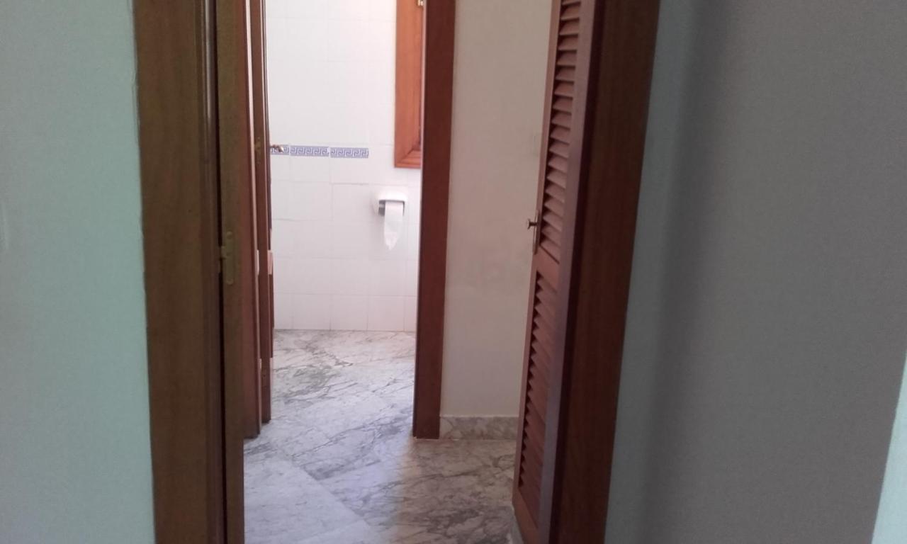 Casa-b- Pequeno Conjunto Adosados La Caleta-Guardia
