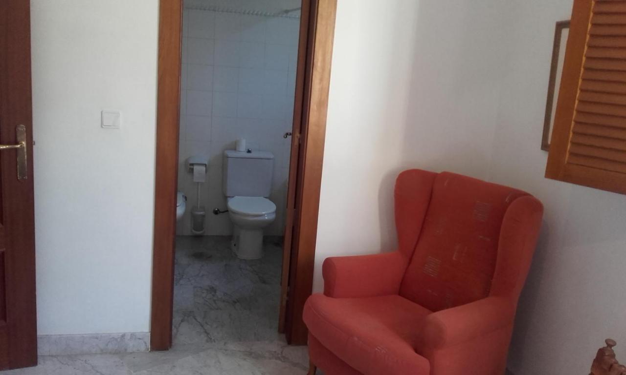 Casa-b- Pequeno Conjunto Adosados La Caleta-Guardia