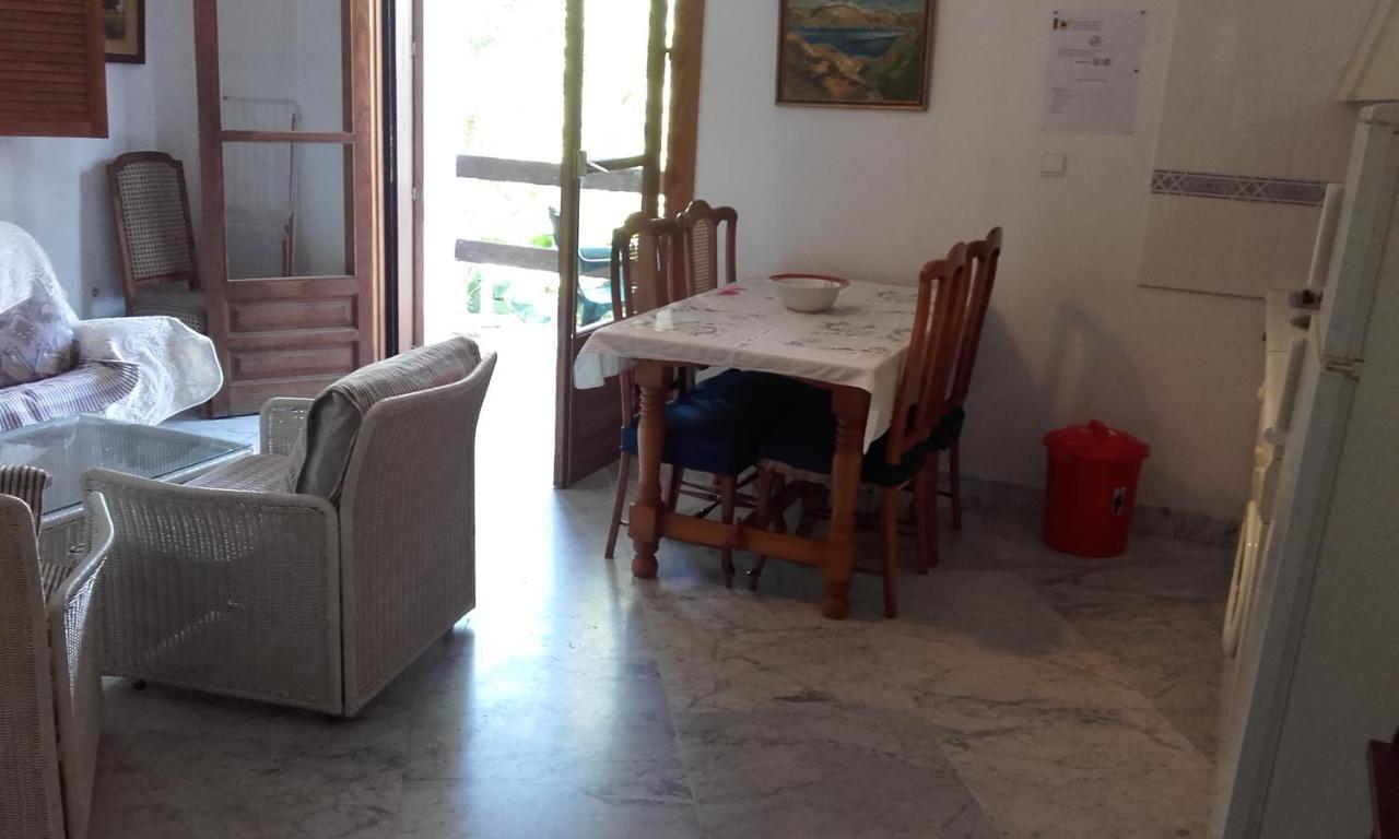 Casa-b- Pequeno Conjunto Adosados