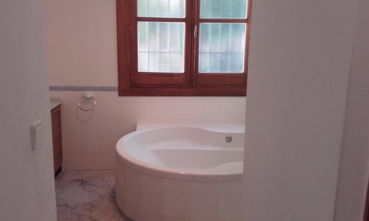 Casa-b- Pequeno Conjunto Adosados * La Caleta-Guardia